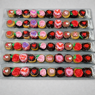 Valentines Cupcake Sleeve: Rows of mini cupcakes with red, pink, and white frosting, heart decorations, and love notes like "Hug Me" and "It's You," beautifully arranged in clear trays.